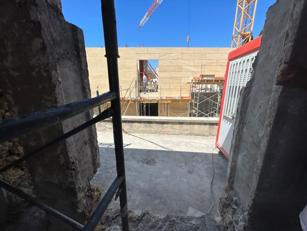 Vue depuis le bâtiment existant vers l’extension
