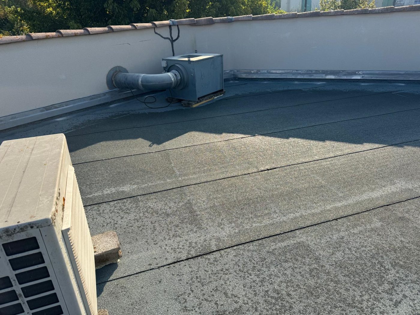 Toiture-terrasse refaite autour des équipements de ventilation