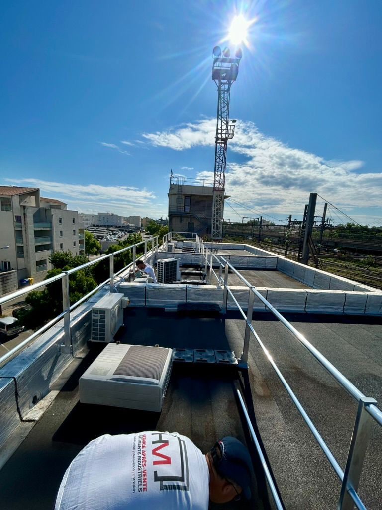 Toiture-terrasse sécurisée par des garde-corps